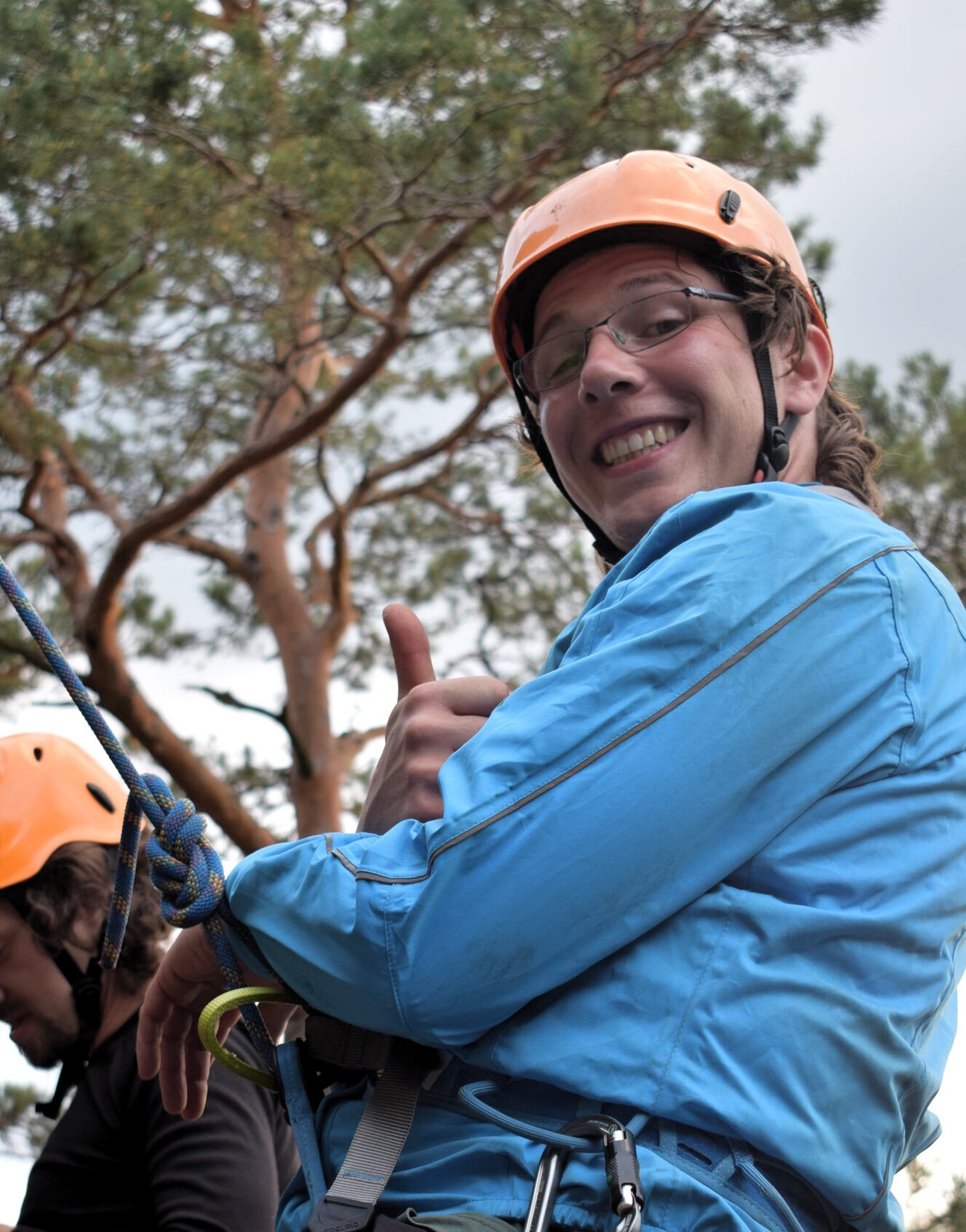 Trainer Felix beim Klettern